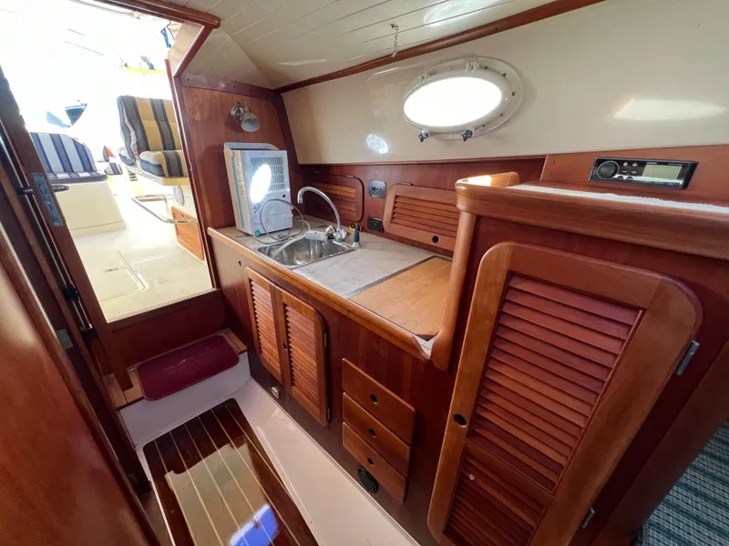 Slide: The Image of Hinckley Yachts 36 2000 - 33