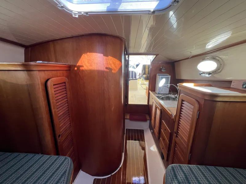 Slide: The Image of Hinckley Yachts 36 2000 - 35