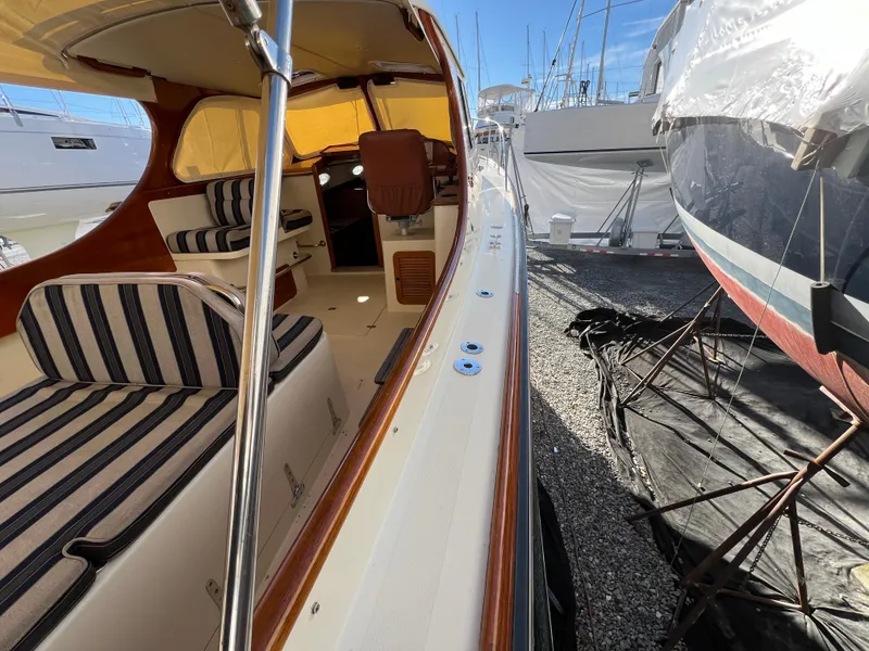 Slide: The Image of Hinckley Yachts 36 2000 - 37