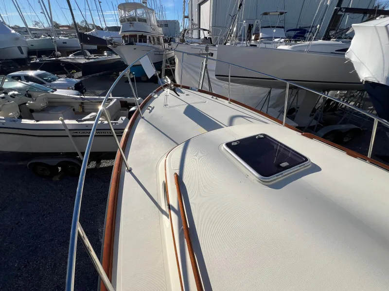 Slide: The Image of Hinckley Yachts 36 2000 - 40