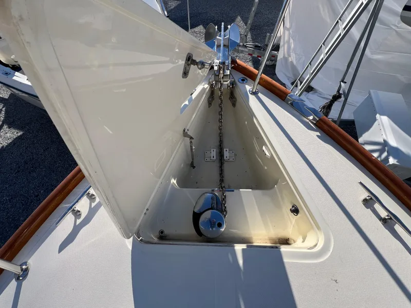 Slide: The Image of Hinckley Yachts 36 2000 - 41