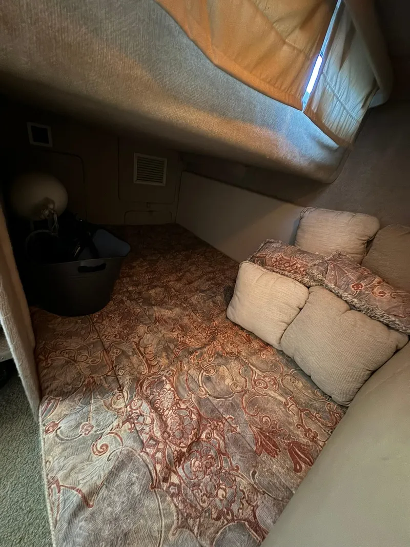 Slide: The Image of Maxum 2700 SCR 2000 - 13