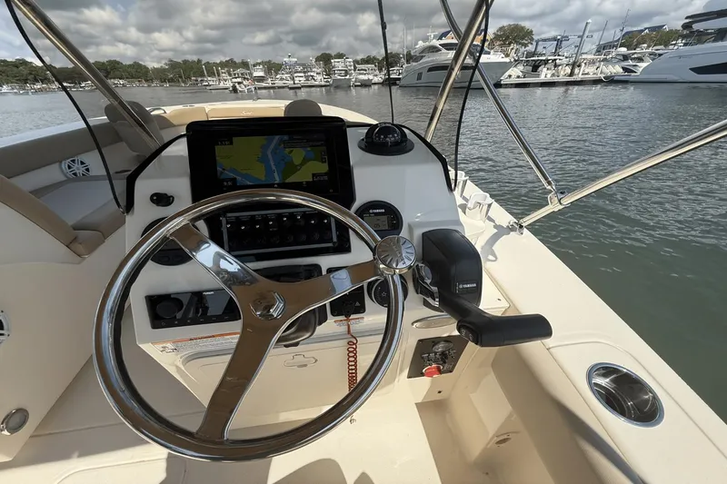 Slide: The Image of Scout 195 Sport Dorado 2025 - 13