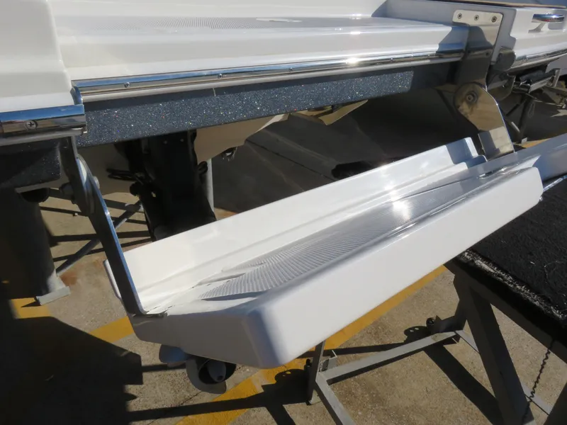 Slide: The Image of Sea Ray SDX 270 2019 - 11