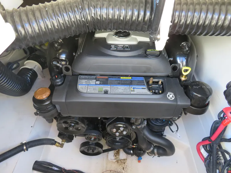 Slide: The Image of Sea Ray SDX 270 2019 - 12