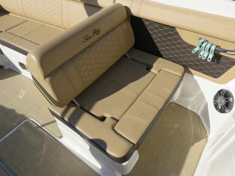 Slide: The Image of Sea Ray SDX 270 2019 - 3