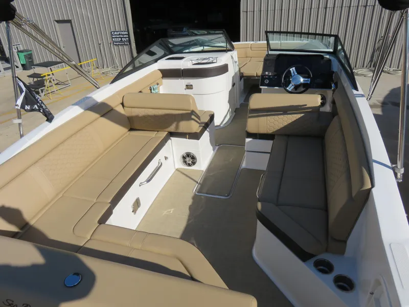 Slide: The Image of Sea Ray SDX 270 2019 - 8