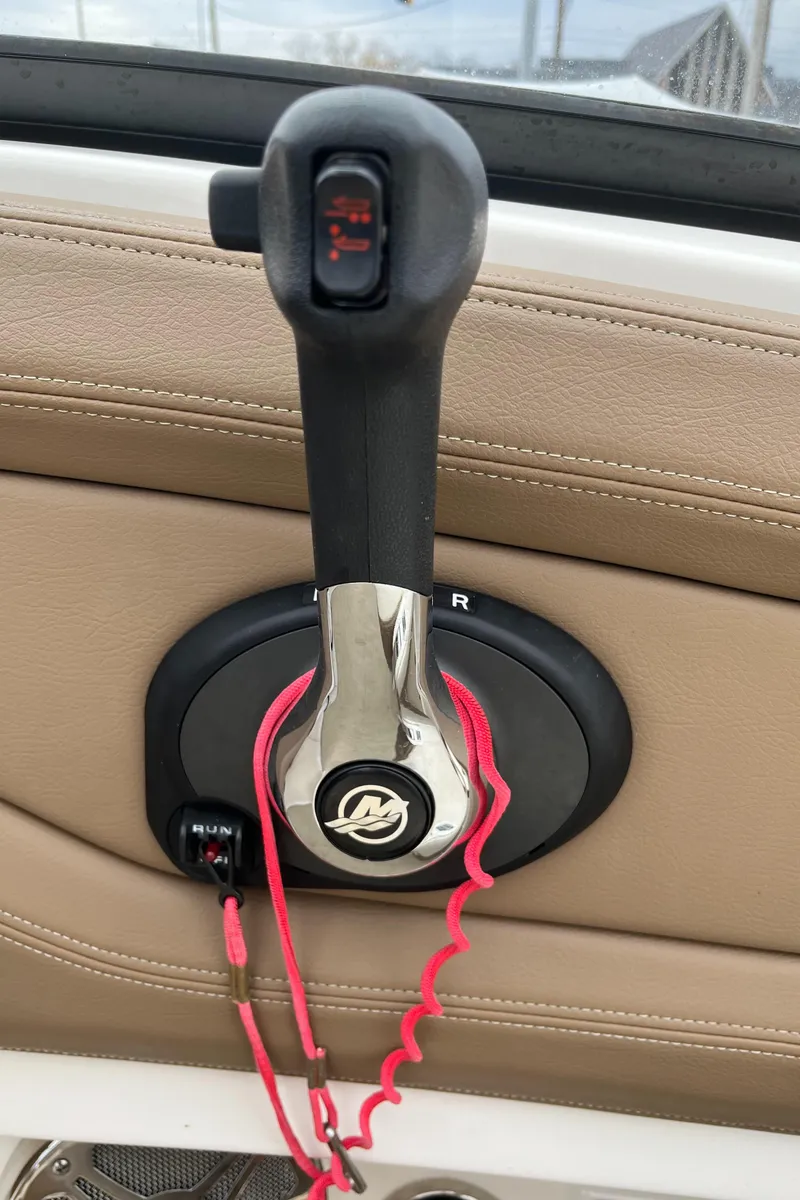 Slide: The Image of 2014 Chaparral 257 SSX throttle control with safety lanyard. - 19