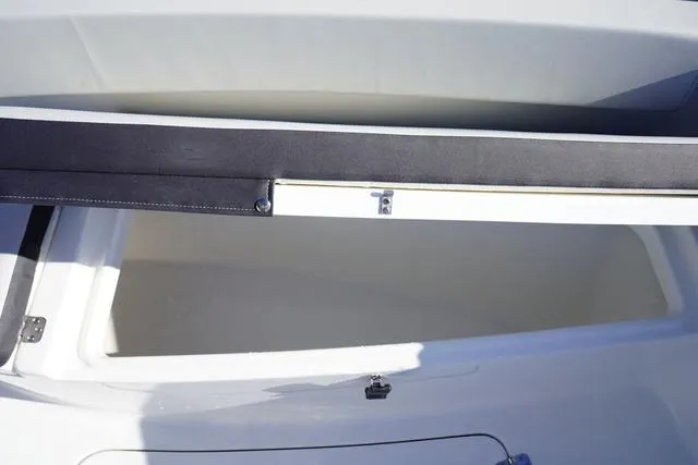 Slide: The Image of Sea Pro 242 CC 2025 - 11