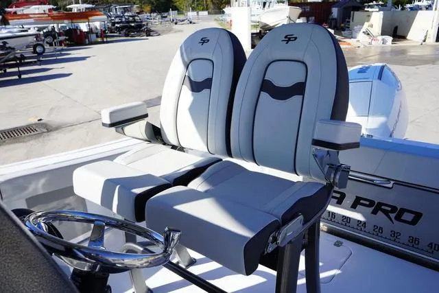 Slide: The Image of Sea Pro 242 CC 2025 - 15