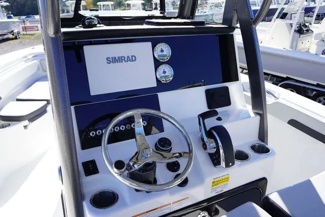 Slide: The Image of Sea Pro 242 CC 2025 - 16