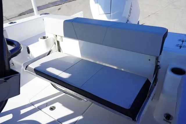 Slide: The Image of Sea Pro 242 CC 2025 - 21