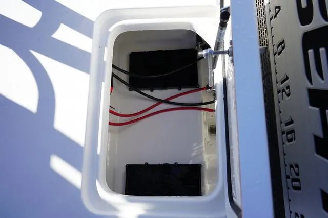 Slide: The Image of Sea Pro 242 CC 2025 - 22