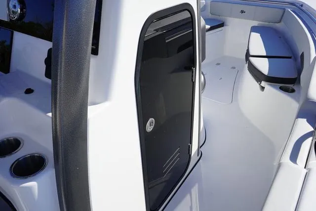 Slide: The Image of Sea Pro 242 CC 2025 - 30