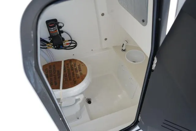 Slide: The Image of Sea Pro 242 CC 2025 - 31