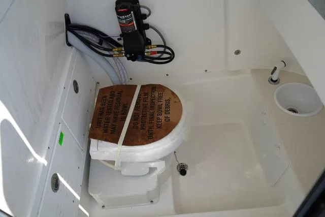 Slide: The Image of Sea Pro 242 CC 2025 - 32