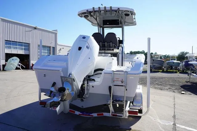 Slide: The Image of Sea Pro 242 CC 2025 - 5