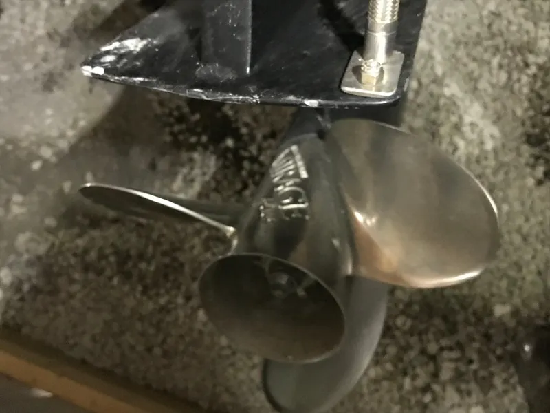 Slide: The Image of Propeller of a 2007 Donzi 28 ZX Open boat, close-up view. - 15