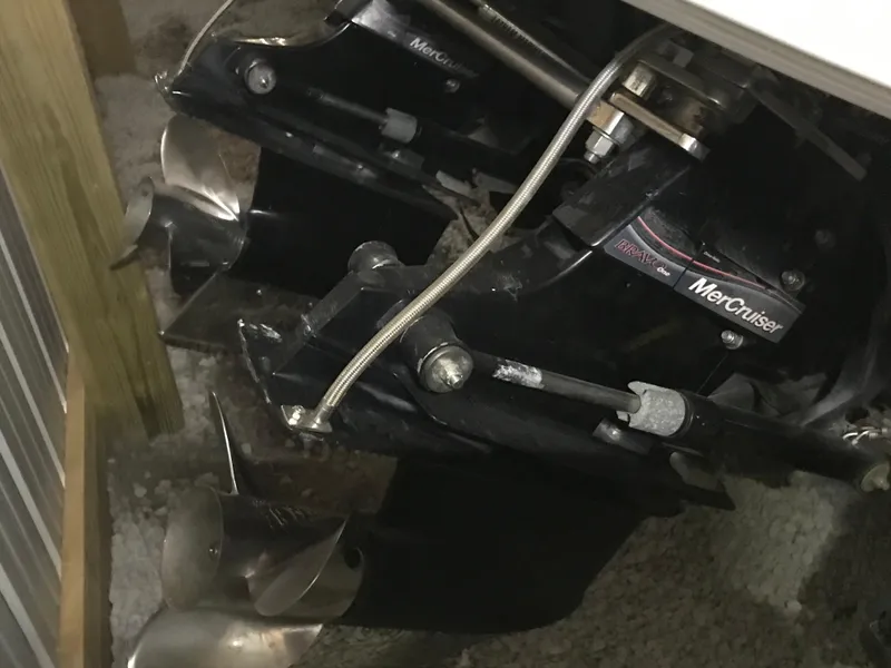 Slide: The Image of 2007 Donzi 28 ZX Open boat with MerCruiser outdrive and dual propellers. - 16