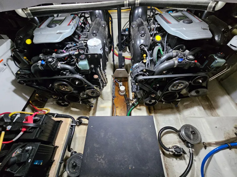 Slide: The Image of Monterey 355 Sport Yacht 2016 - 18