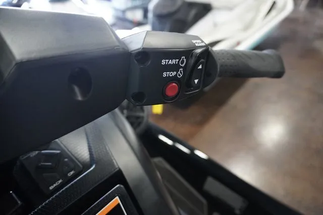 Slide: The Image of Yamaha FX Cruiser SVHO 2025 - 11