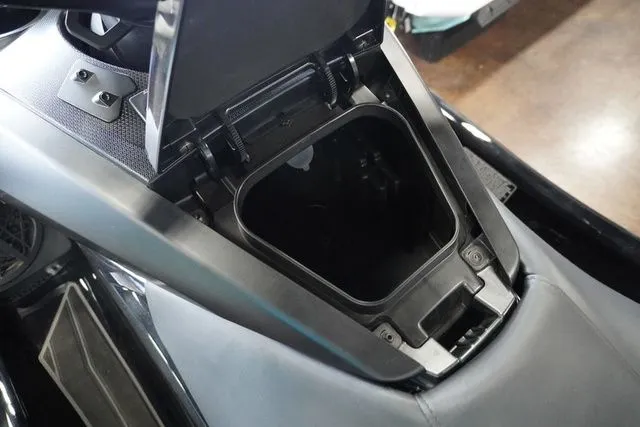 Slide: The Image of Yamaha FX Cruiser SVHO 2025 - 15