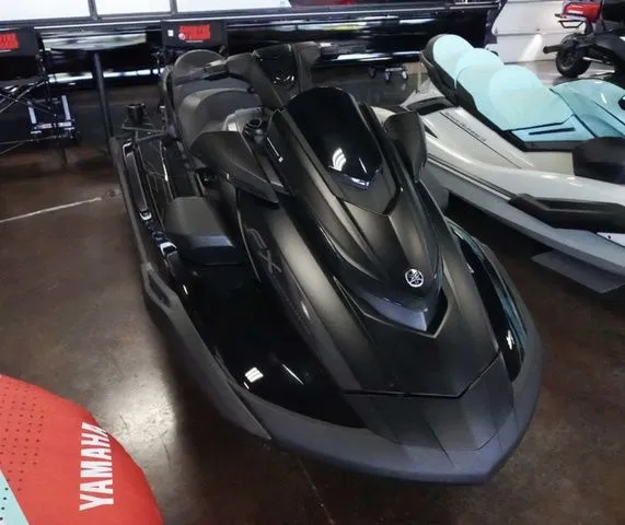 Slide: The Image of Yamaha FX Cruiser SVHO 2025 - 4