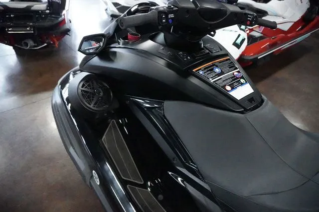 Slide: The Image of Yamaha FX Cruiser SVHO 2025 - 6