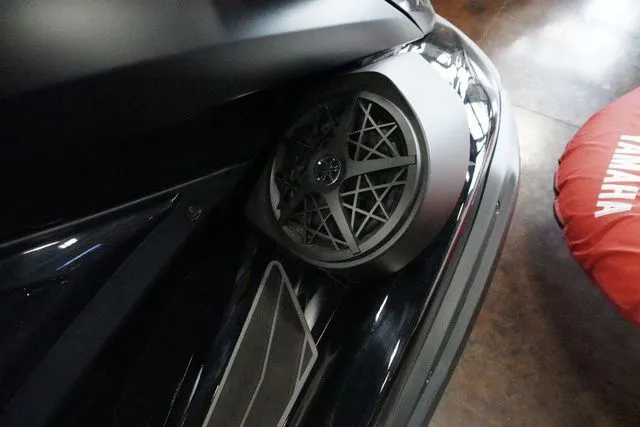 Slide: The Image of Yamaha FX Cruiser SVHO 2025 - 8