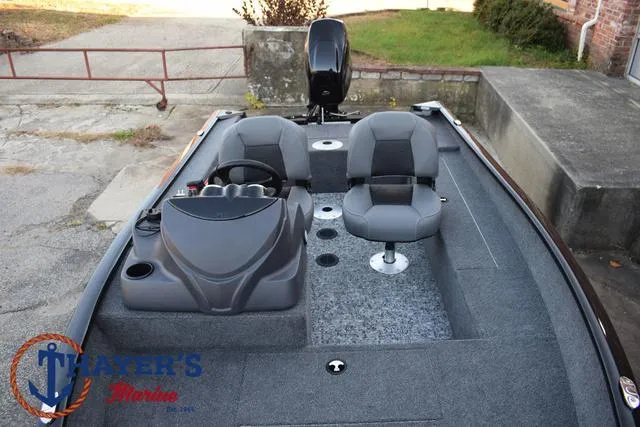 Slide: The Image of Tracker Super Guide V-16 SC 2025 - 16