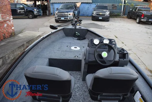 Slide: The Image of Tracker Super Guide V-16 SC 2025 - 19