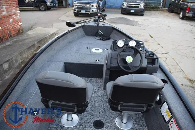 Slide: The Image of Tracker Super Guide V-16 SC 2025 - 26