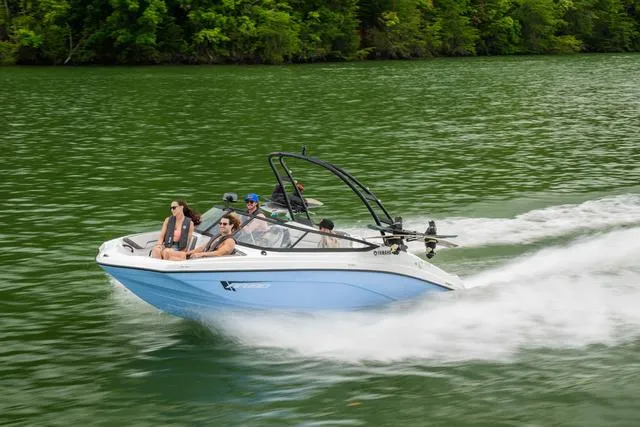 Slide: The Image of Yamaha AR190 2025 - 3