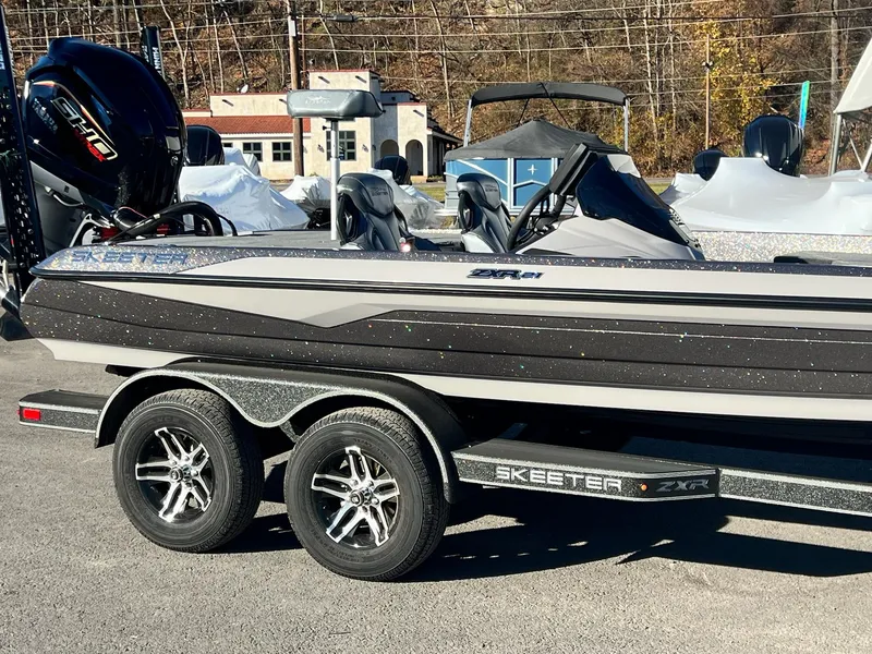 Slide: The Image of Skeeter ZXR21 2025 - 33