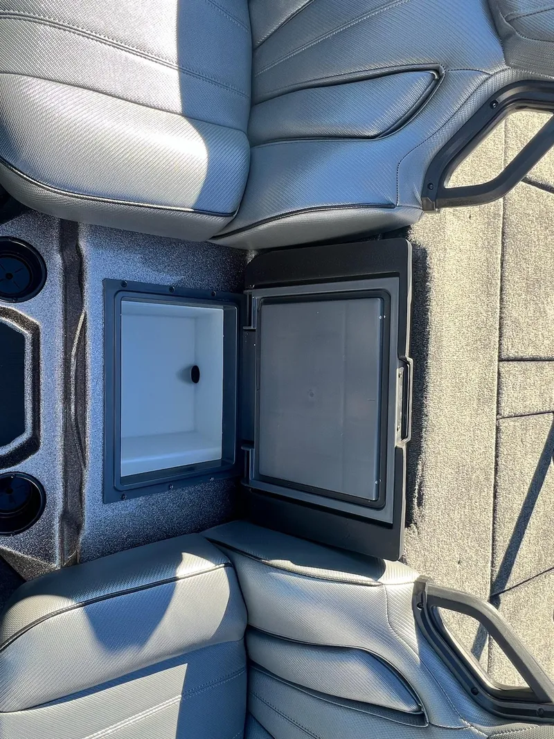 Slide: The Image of Skeeter ZXR21 2025 - 34