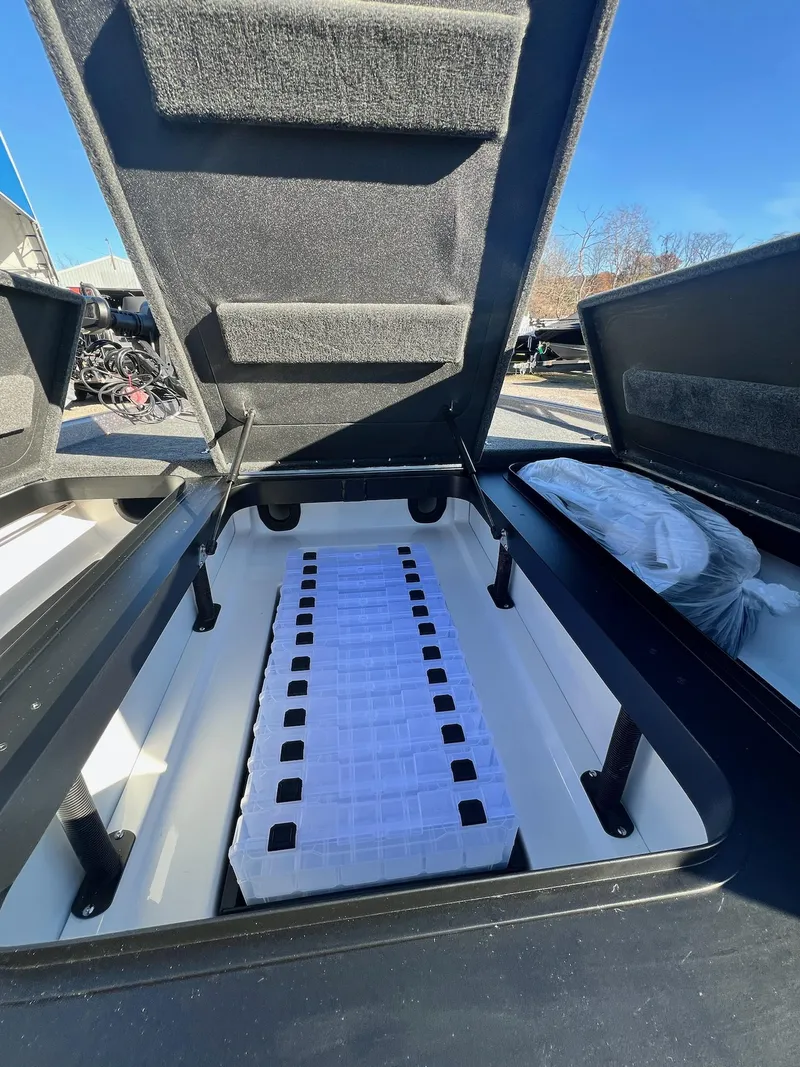 Slide: The Image of Skeeter ZXR21 2025 - 40