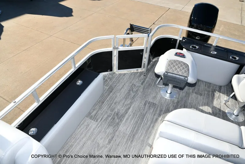 Slide: The Image of 2024 Ranger 220F boat interior with seating and Mercury 150HP engine. - 47