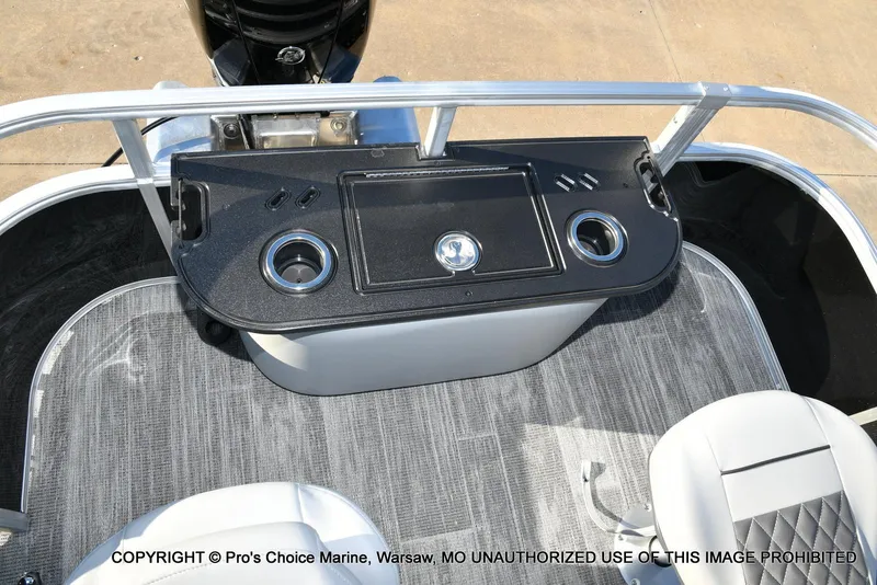 Slide: The Image of Ranger 220F w/150HP Mercury 4 Stroke 2025 - 51