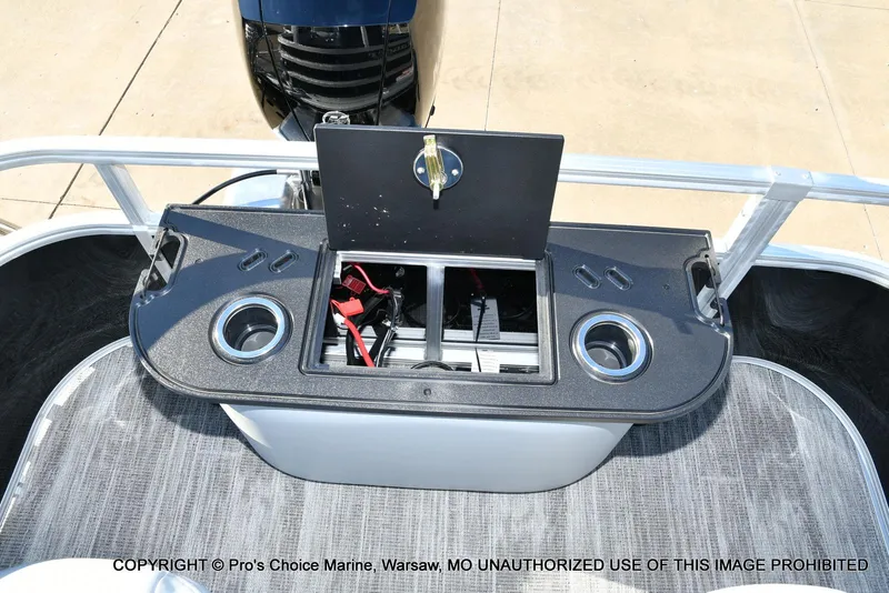 Slide: The Image of Ranger 220F w/150HP Mercury 4 Stroke 2025 - 52