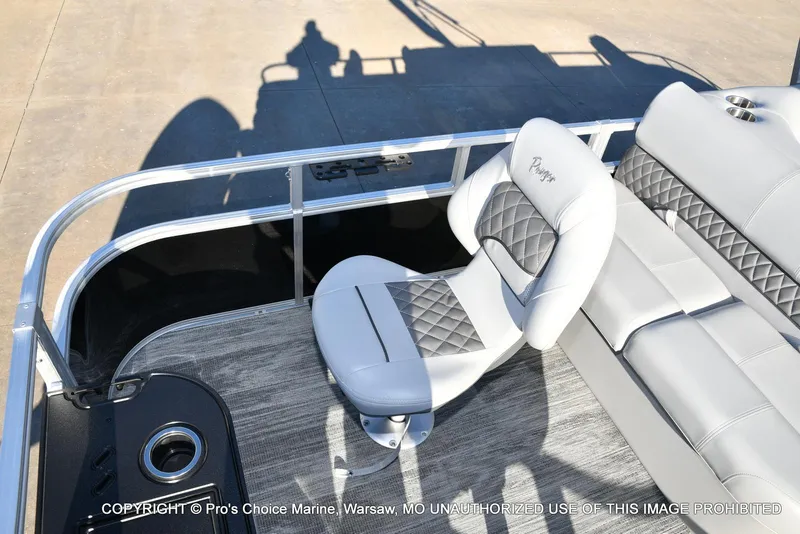 Slide: The Image of Ranger 220F w/150HP Mercury 4 Stroke 2025 - 54