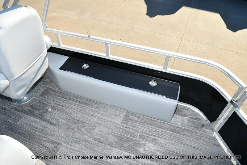 Slide: The Image of Ranger 220F w/150HP Mercury 4 Stroke 2025 - 61