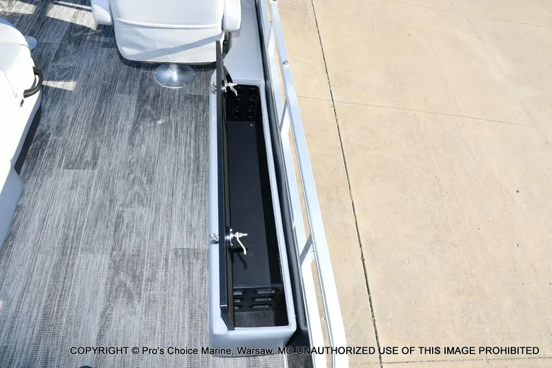 Slide: The Image of Ranger 220F w/150HP Mercury 4 Stroke 2025 - 62