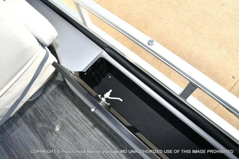 Slide: The Image of Ranger 220F w/150HP Mercury 4 Stroke 2025 - 63