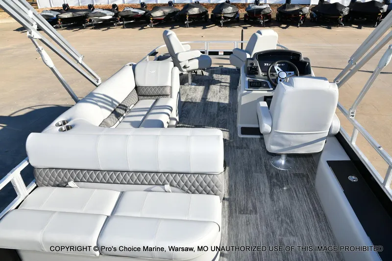 Slide: The Image of Ranger 220F w/150HP Mercury 4 Stroke 2025 - 65