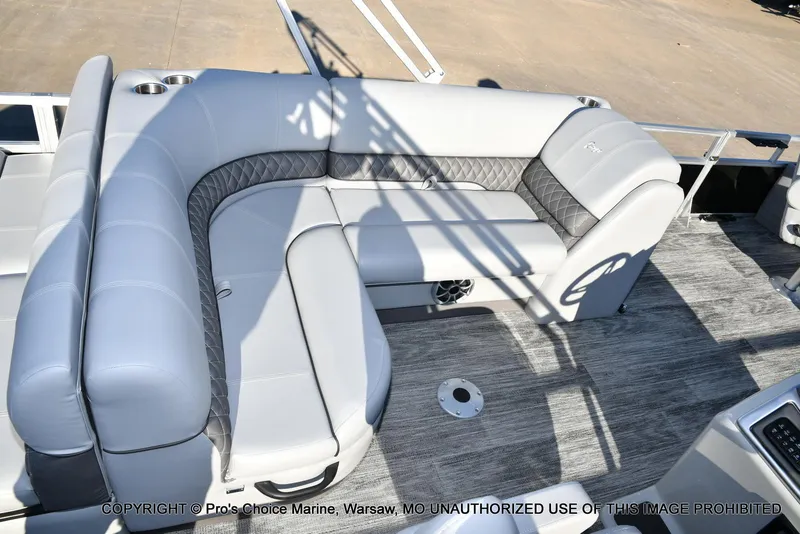 Slide: The Image of Ranger 220F w/150HP Mercury 4 Stroke 2025 - 66