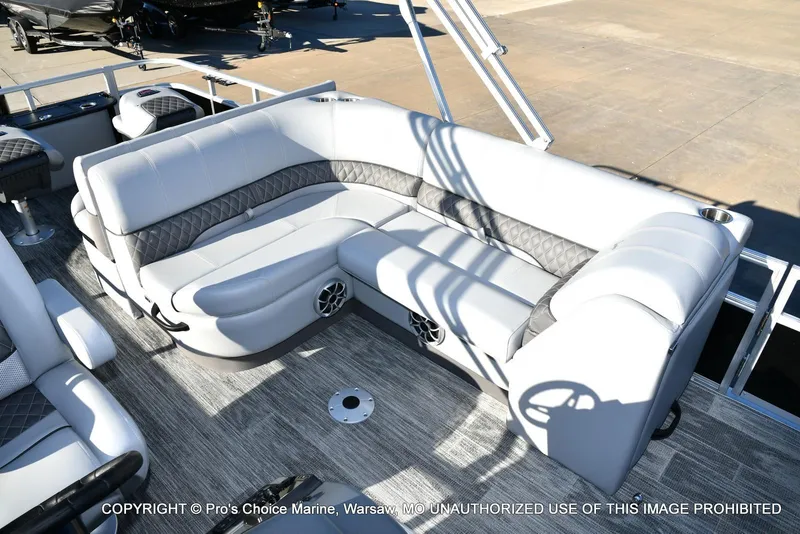 Slide: The Image of Ranger 220F w/150HP Mercury 4 Stroke 2025 - 67