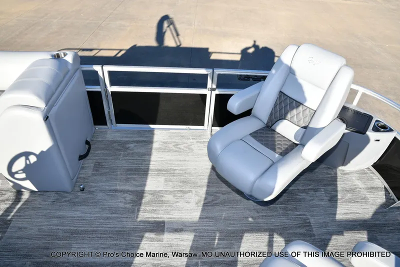 Slide: The Image of Ranger 220F w/150HP Mercury 4 Stroke 2025 - 73