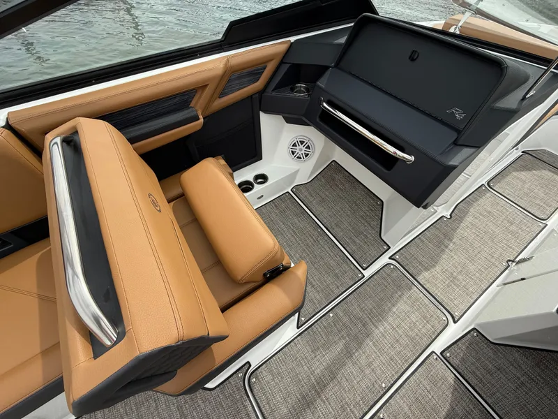 Slide: The Image of Cobalt R4 Surf 2025 - 581