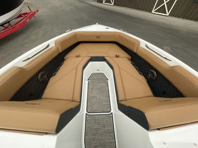 Slide: The Image of Cobalt R4 Surf 2025 - 593