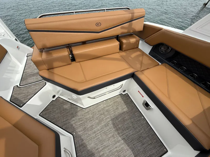 Slide: The Image of Cobalt R4 Surf 2025 - 597